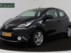 Zwart Gebruikt 2017 Toyota Aygo X-play Hatchback | € 7.945 (Eerlijke prijs)