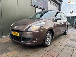 Bruin (metallic) Gebruikt 2012 Renault Scénic III MPV | € 4.450 (Goede deal)