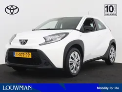 Wit Gebruikt 2023 Toyota Aygo Play Hatchback | € 15.945 (Eerlijke prijs)