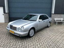 Grijs Gebruikt 1999 Mercedes E200 Classic Sedan | € 3.250