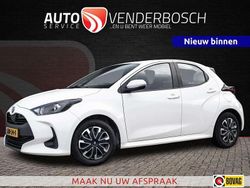 Wit Gebruikt 2022 Toyota Yaris Hybrid Comfort Hatchback | € 17.990 (Eerlijke prijs)