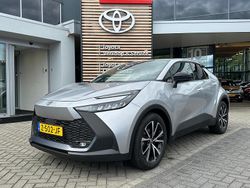 Grijs, metallic lak Gebruikt 2024 Toyota C-HR SUV | € 31.400 (Duur)
