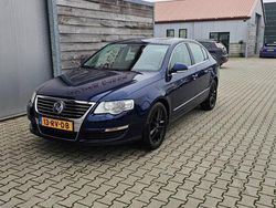 Blauw Gebruikt 2005 VW Passat Highline Sedan | € 4.500 (Duur)