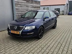 Blauw Gebruikt 2005 VW Passat Highline Sedan | € 4.500 (Eerlijke prijs)