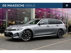 Grijs, metallic lak Nieuw 2025 BMW 330 M Sport Stationwagen | € 75.322
