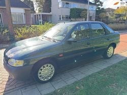 Groen Gebruikt 1997 Ford Escort Limited | € 999