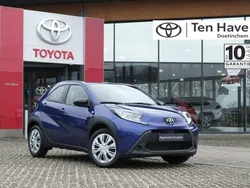 Blauw Gebruikt 2023 Toyota Aygo Play Hatchback | € 17.900 (Eerlijke prijs)