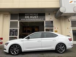 Wit Gebruikt 2017 Skoda Superb Business Line Hatchback | € 13.950 (Eerlijke prijs)