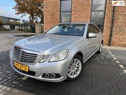 Grijs Gebruikt 2009 Mercedes E220 Sedan | € 7.450 (Eerlijke prijs)