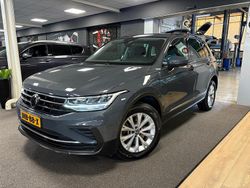 Grijs (metallic) Gebruikt 2022 VW Tiguan Comfortline SUV | € 29.450 (Super prijs)
