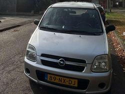 Grijs Gebruikt 2004 Opel Agila Essentia MPV | € 750 (Goede deal)