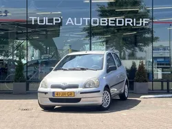 Grijs, metallic lak Gebruikt 2002 Toyota Yaris Sol Hatchback | € 1.290 (Super prijs)