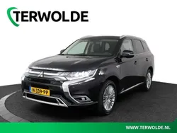 Zwart Gebruikt 2020 Mitsubishi Outlander P-HEV Intense SUV | € 23.400 (Eerlijke prijs)