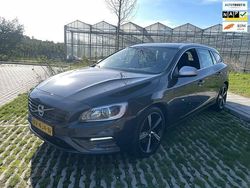 Grijs Gebruikt 2017 Volvo V60 R-Design Stationwagen | € 14.999 (Goede deal)