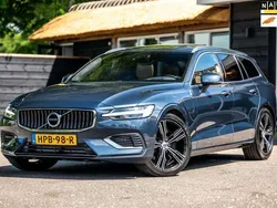 Blauw, metallic lak Gebruikt 2022 Volvo V60 Inscription Stationwagen | € 39.950 (Eerlijke prijs)