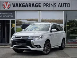 Wit, metallic lak Gebruikt 2015 Mitsubishi Outlander Instyle SUV | € 16.300 (Eerlijke prijs)