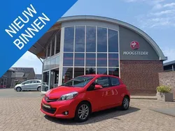 Rood Gebruikt 2014 Toyota Yaris Hatchback | € 7.950 (Eerlijke prijs)
