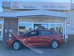Rood Nieuw 2025 Toyota Corolla Hybrid Active Stationwagen | € 35.445