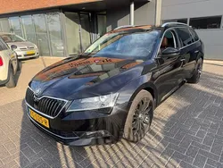 Zwart Gebruikt 2016 Skoda Superb Ambition Stationwagen | € 9.995 (Iets duurder)