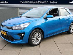Blauw, metallic lak Gebruikt 2022 Kia Rio Hatchback | € 17.995 (Eerlijke prijs)