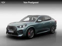 Cape york green metallic (c5y) (groen metallic) Nieuw 2025 BMW iX2 M Sport SUV | € 62.109 (Eerlijke prijs)