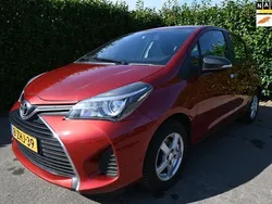 Rood Gebruikt 2015 Toyota Yaris Hatchback | € 6.950 (Eerlijke prijs)