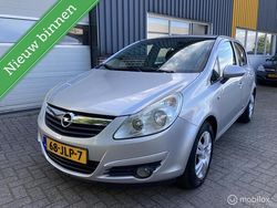 Grijs, metallic lak Gebruikt 2009 Opel Corsa Enjoy Hatchback | € 4.649 (Eerlijke prijs)