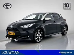 Zwart Gebruikt 2021 Toyota Yaris Hybrid Executive Hatchback | € 21.945 (Eerlijke prijs)