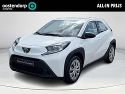 Wit Gebruikt 2024 Toyota Aygo Play Hatchback | € 20.945 (Eerlijke prijs)