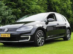 Zwart, metallic lak Gebruikt 2020 VW e-Golf Hatchback | € 13.250 (Eerlijke prijs)