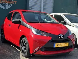 Rood Gebruikt 2017 Toyota Aygo Hatchback | € 7.490 (Goede deal)