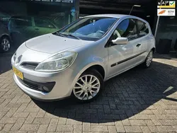 Grijs Gebruikt 2009 Renault Clio II Collection Hatchback | € 4.250 (Eerlijke prijs)