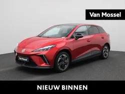 Rood Gebruikt 2023 MG MG4 EV Luxury Hatchback | € 24.495 (Eerlijke prijs)