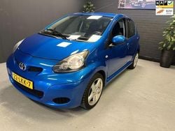 Blauw Gebruikt 2010 Toyota Aygo Hatchback | € 4.499 (Iets duurder)