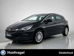Zwart Gebruikt 2018 Opel Astra Innovation Hatchback | € 15.450 (Eerlijke prijs)