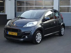 Grijs Gebruikt 2014 Peugeot 107 Active Hatchback | € 5.450 (Eerlijke prijs)