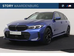 Blauw Gebruikt 2024 BMW 330e Executive Stationwagen | € 59.850 (Duur)