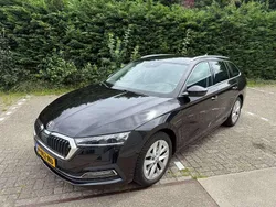 Zwart Gebruikt 2021 Skoda Octavia Stationwagen | € 21.495 (Eerlijke prijs)