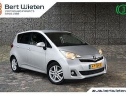 Grijs Gebruikt 2012 Toyota Verso-S MPV | € 8.795 (Eerlijke prijs)
