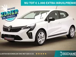 Wit Gebruikt 2024 Renault Clio V Evolution Hatchback | € 20.045 (Eerlijke prijs)