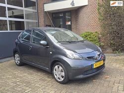 Grijs Gebruikt 2006 Toyota Aygo Hatchback | € 3.595 (Eerlijke prijs)