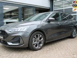 Grijs Gebruikt 2023 Ford Focus ST-Line X Stationwagen | € 24.900 (Goede deal)