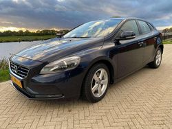 Blauw Gebruikt 2016 Volvo V40 Summum Hatchback | € 11.750 (Goede deal)