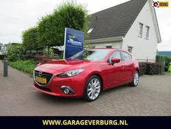 Rood Gebruikt 2016 Mazda 3 Hatchback | € 14.950 (Eerlijke prijs)