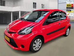 Rood Gebruikt 2013 Toyota Aygo Hatchback | € 6.950 (Eerlijke prijs)