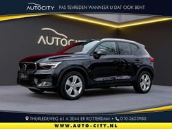 Zwart (metallic) Gebruikt 2022 Volvo XC40 Core SUV | € 28.750 (Super prijs)
