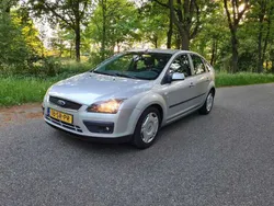 Zilver Gebruikt 2006 Ford Focus Futura Hatchback | € 3.949 (Eerlijke prijs)