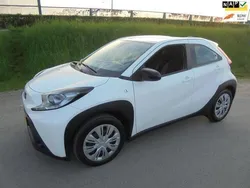 Wit Gebruikt 2023 Toyota Aygo Play Hatchback | € 14.999 (Eerlijke prijs)