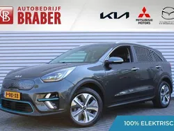 Grijs, metallic lak Gebruikt 2022 Kia e-Niro 3 SUV | € 29.900 (Eerlijke prijs)