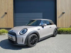 , metallic lak Gebruikt 2022 Mini Cooper Classic Hatchback | € 26.950 (Iets duurder)